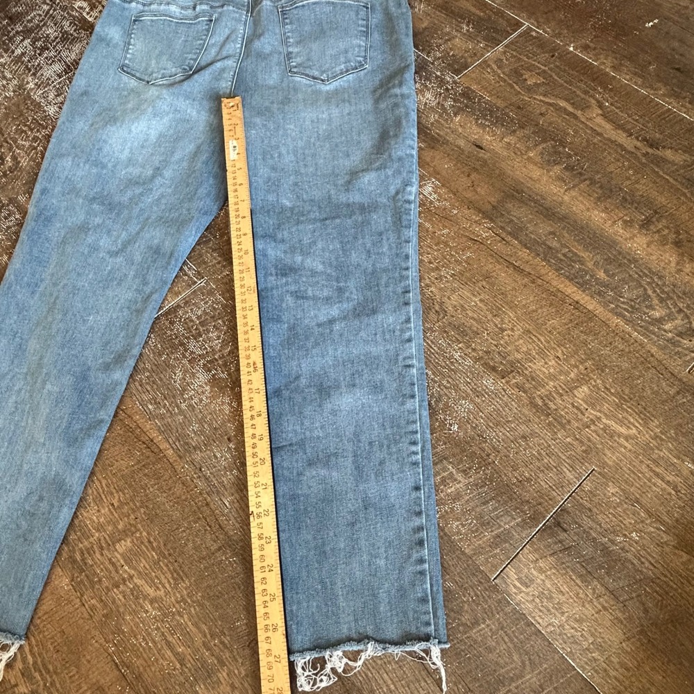 Chicos Light Wash Pull On Denim Jeggings Frayed Hem Size 2.5R US 14R - Picture 6 of 9